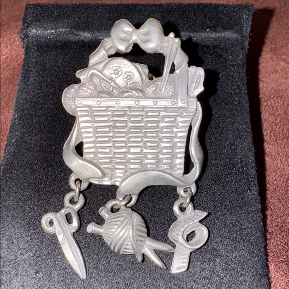 Longaberger Jewelry - Longaberger pin pewter molded sewing theme Rarely offered!🐈‍⬛